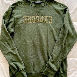 Men’s North Face sweater